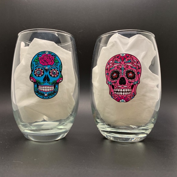 BLING SWAROVSKI CRYSTAL ACCENTED SUGAR SKULL CANDY SKULL STEMLESS WINE GLASS SET - Picture 11 of 16